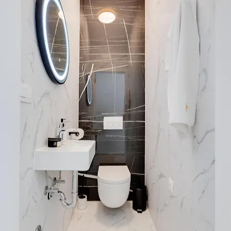 Klara With Private Pool Apartment Malinska