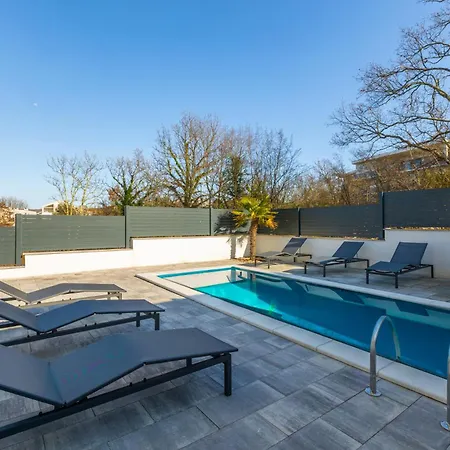 Klara With Private Pool Malinska