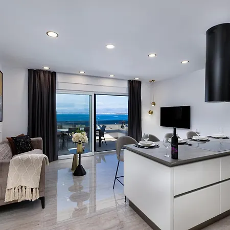 Apartment Klara With Private Pool Malinska